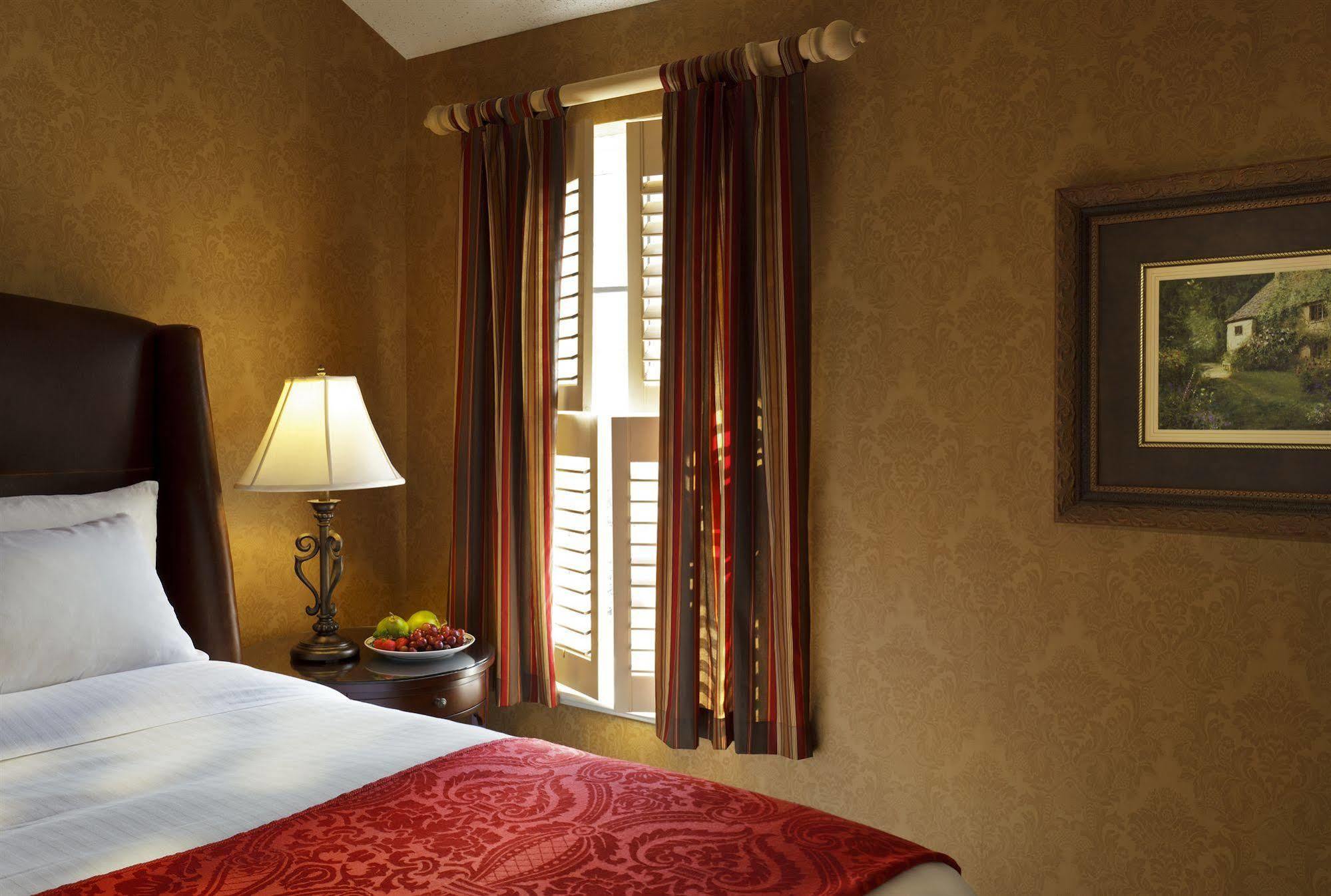 Seven Gables Inn, St Louis West, A Tribute Portfolio Hotel Clayton Phòng bức ảnh
