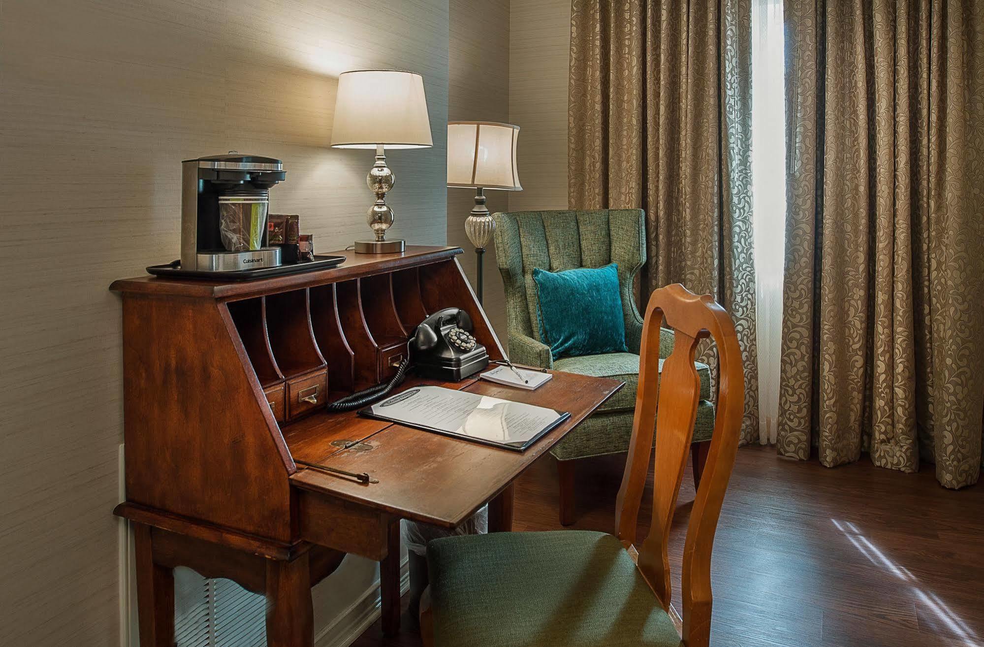 Seven Gables Inn, St Louis West, A Tribute Portfolio Hotel Clayton Ngoại thất bức ảnh