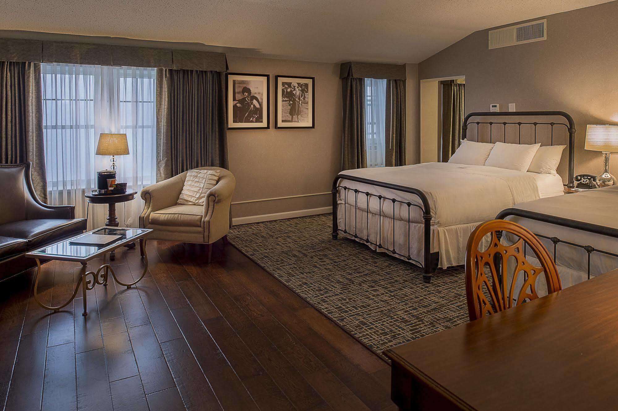 Seven Gables Inn, St Louis West, A Tribute Portfolio Hotel Clayton Ngoại thất bức ảnh