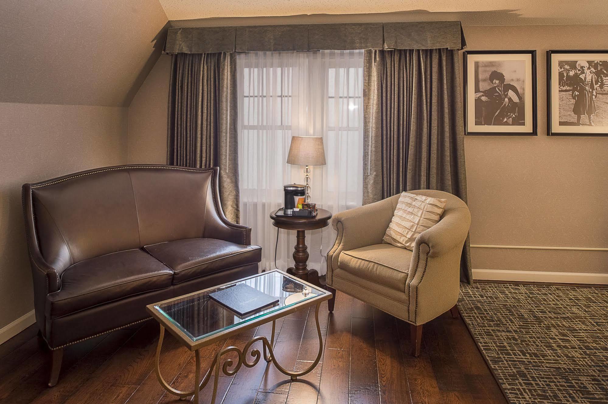 Seven Gables Inn, St Louis West, A Tribute Portfolio Hotel Clayton Ngoại thất bức ảnh
