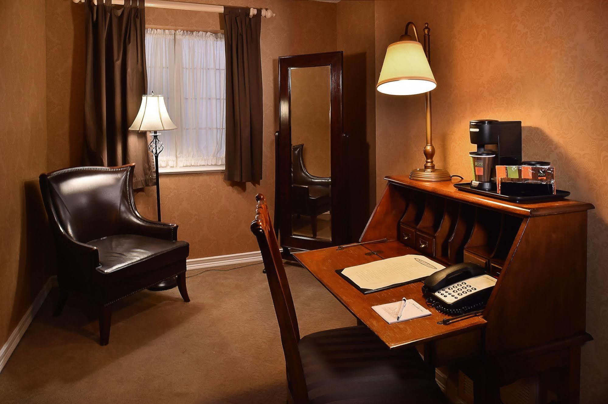 Seven Gables Inn, St Louis West, A Tribute Portfolio Hotel Clayton Ngoại thất bức ảnh